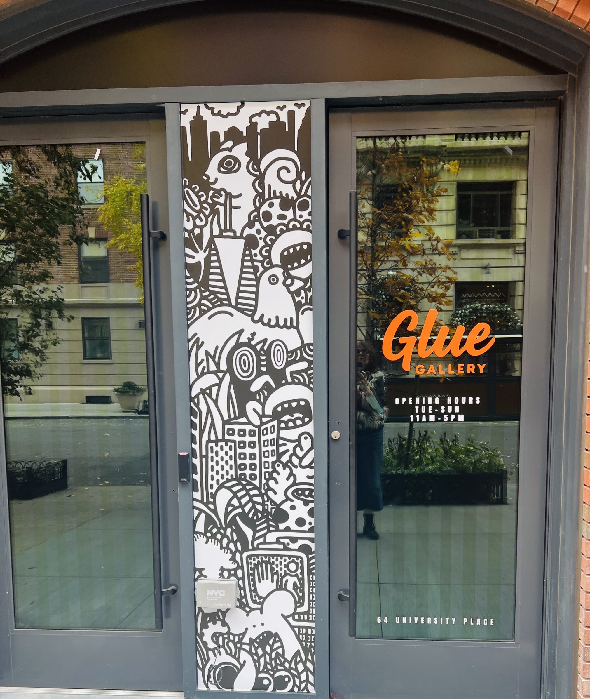 Read more about the article Laura Loving @ Glue Gallery